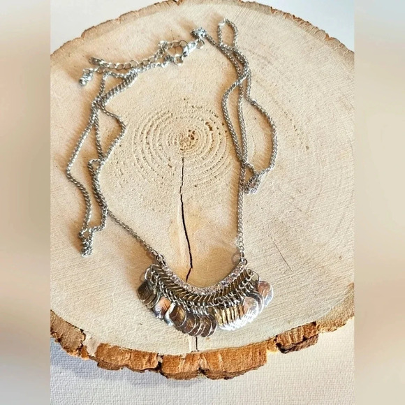 Vintage Silver Tone Small Necklace - Picture 1 of 6